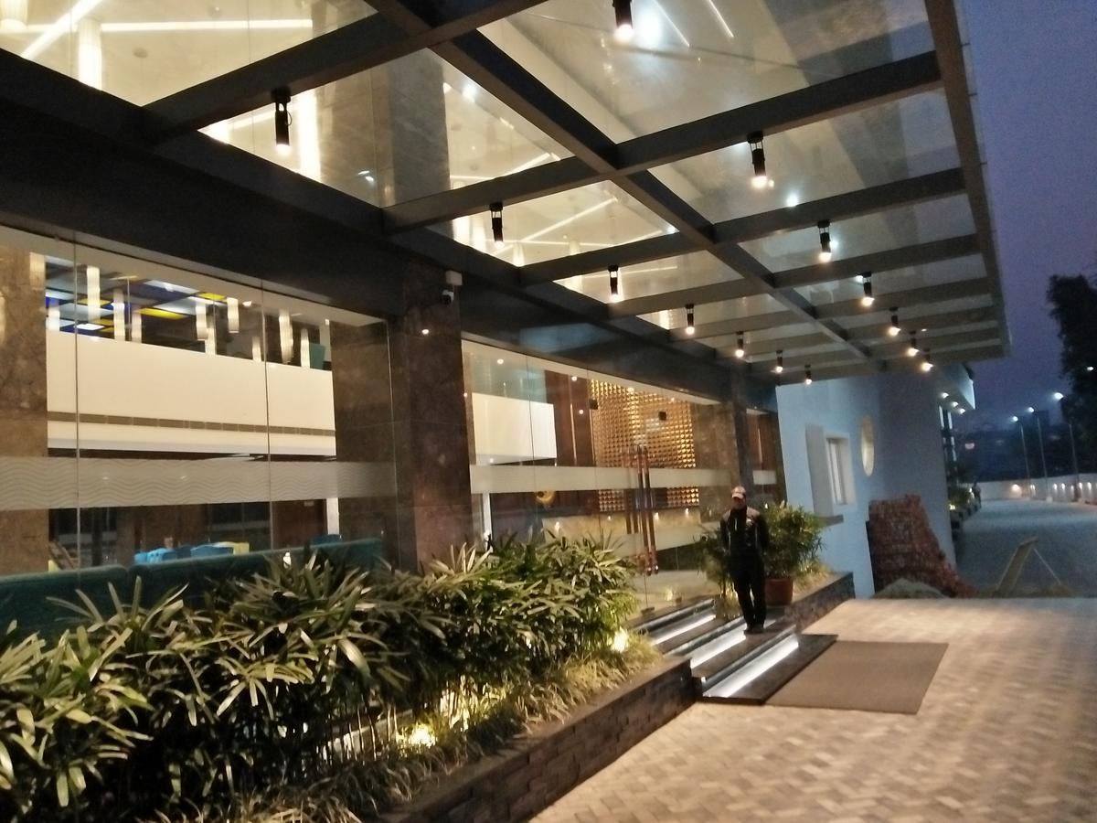 Hotel Saffron Crest Siliguri Exterior photo